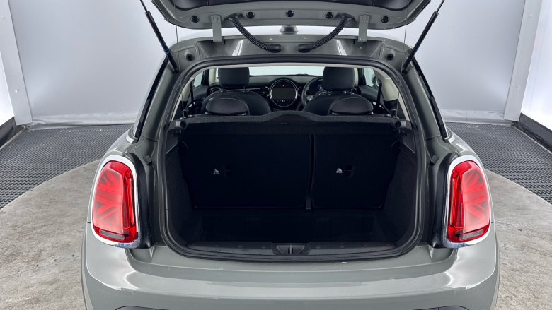 MINI Hatchback 1.5 Cooper Classic 3dr Auto Petrol Hatchback